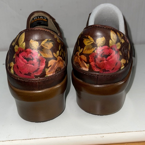 NWOT ARIAT HERA EXPERT WIDE LEATHER FLORAL EMBROIDERED WORK CLOGS - Picture 2 of 5